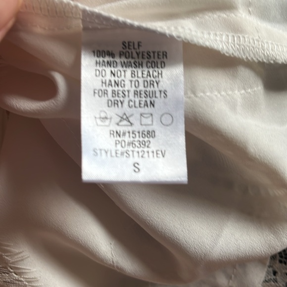 Gorgeous Lace camisole top - Picture 6 of 7